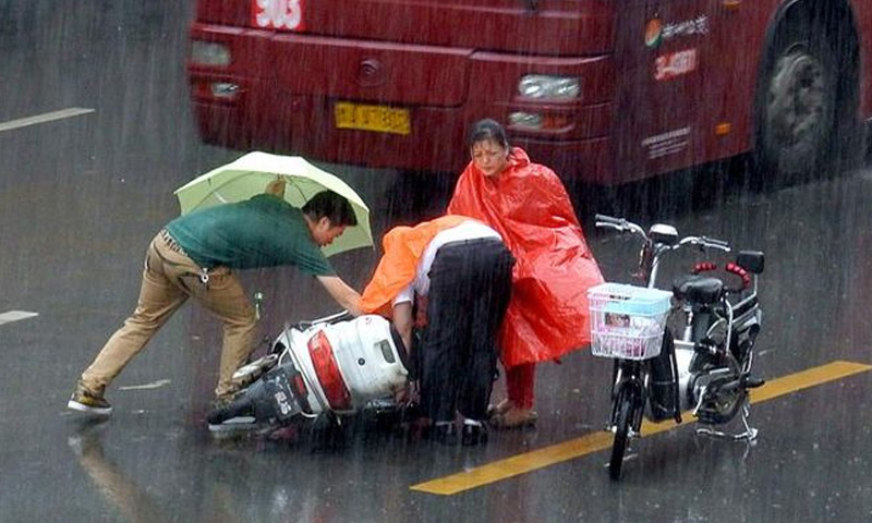 電動(dòng)車騎行不開燈易釀事故：法律無規(guī)定，交警定責(zé)時(shí)考慮“黑燈”因素合理嗎？